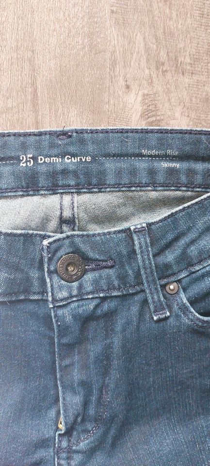 Levi's Jeans Gr. 25 in Bad Marienberg