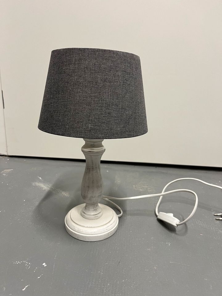 Lampe / Tischlampe im Landhausstil (shabby chic) in Hamburg