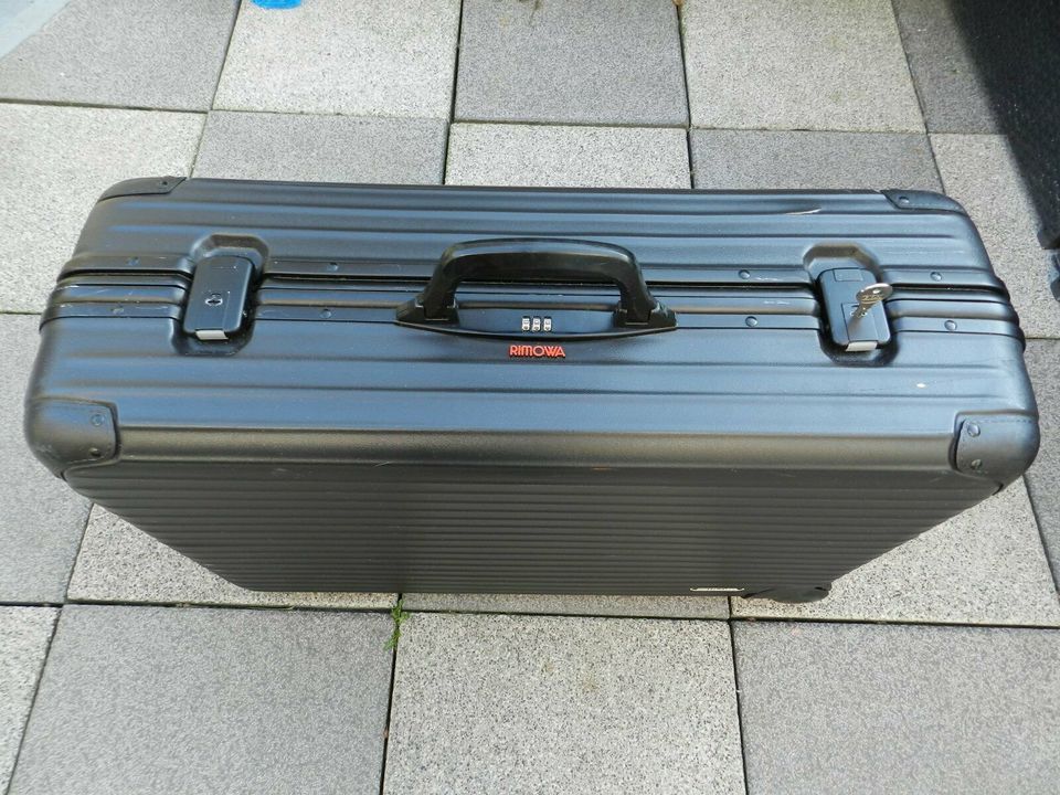 Rimowa Koffer Schwarz B 70cm X Tief 24cmX H48cm mit 1Schlüssel in Gelsenkirchen