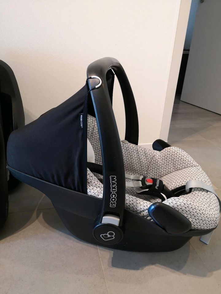 Maxi Cosi Set: Kindersitz+Babyschale+2 x Station in Nidda