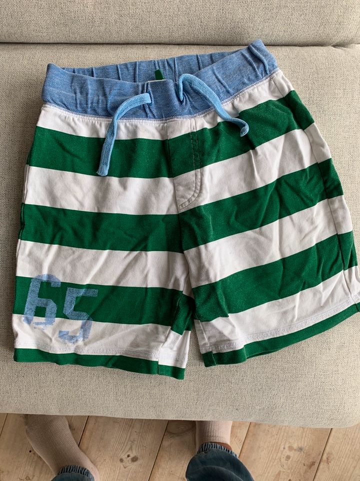 Benetton Shorts Gr 128 134 140 in Bergen auf Rügen