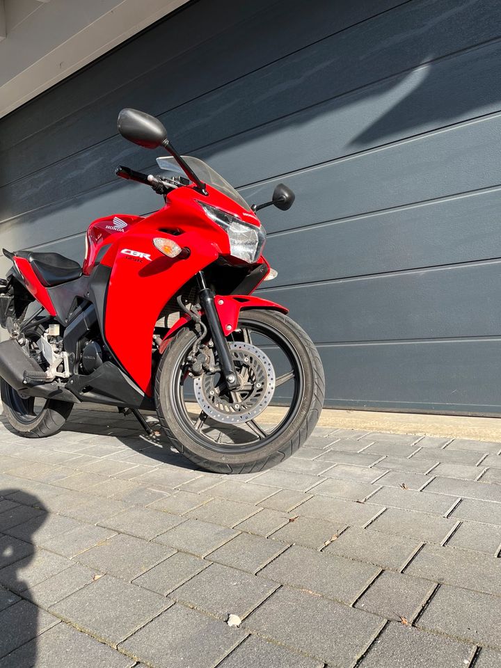 Honda CBR 125R (JC50) in Lindenberg im Allgäu