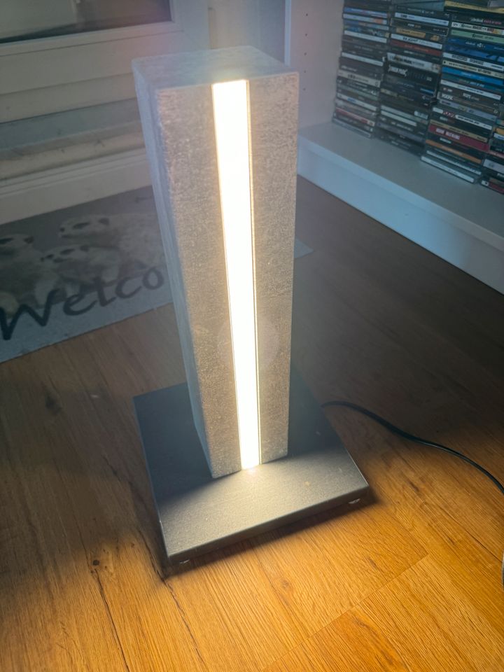 Tischlampe in Betonoptik, LED, gebraucht, sehr gut in Wuppertal