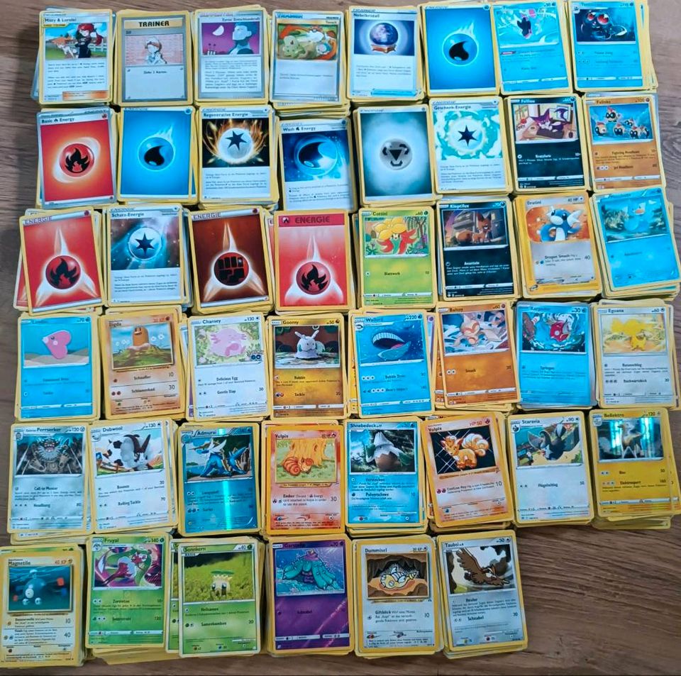 Über 2250 Pokemon-Karten 30 Jahre alte Sammlung und Zubehör! in Barby