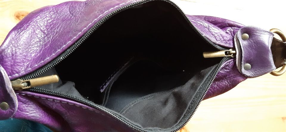 Echt-Leder-Handtasche violett aus Italien in Berlin