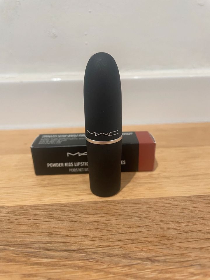 MAC Powder Kiss Lipstick Farbe Devoted To Chili 316 in Lambsheim