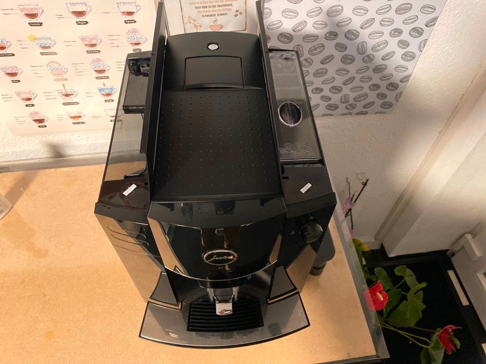 Jura D4 Kaffeevollautomat + 1 Jahr volle Gewährleistung in Stuttgart