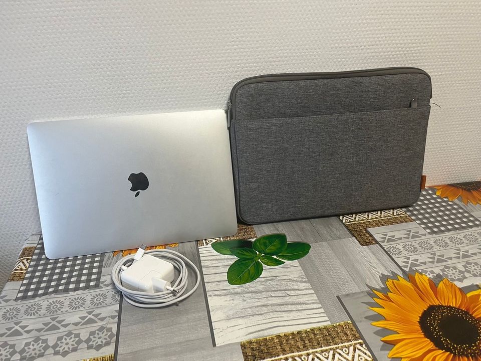 Apple MacBook Air 13.3“ (Retina Display) 1.6GHz Intel Core i5 8GB in Moritzburg