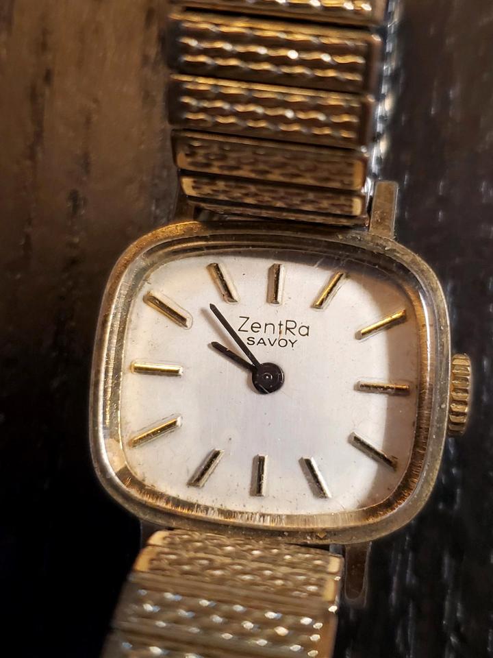 Funktioniert! ZentRa Savoy Armbanduhr Uhr Damenuhr Damen Vintage in Bremen
