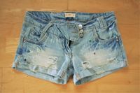 Kurze Jeans, Shorts, Hot Pants, mit Stickereien, neu Bayern - Würzburg Vorschau