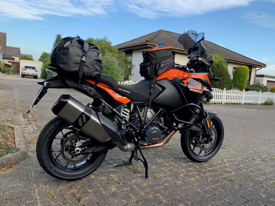 KTM Adventure 1090 Motorrad in Pohlheim