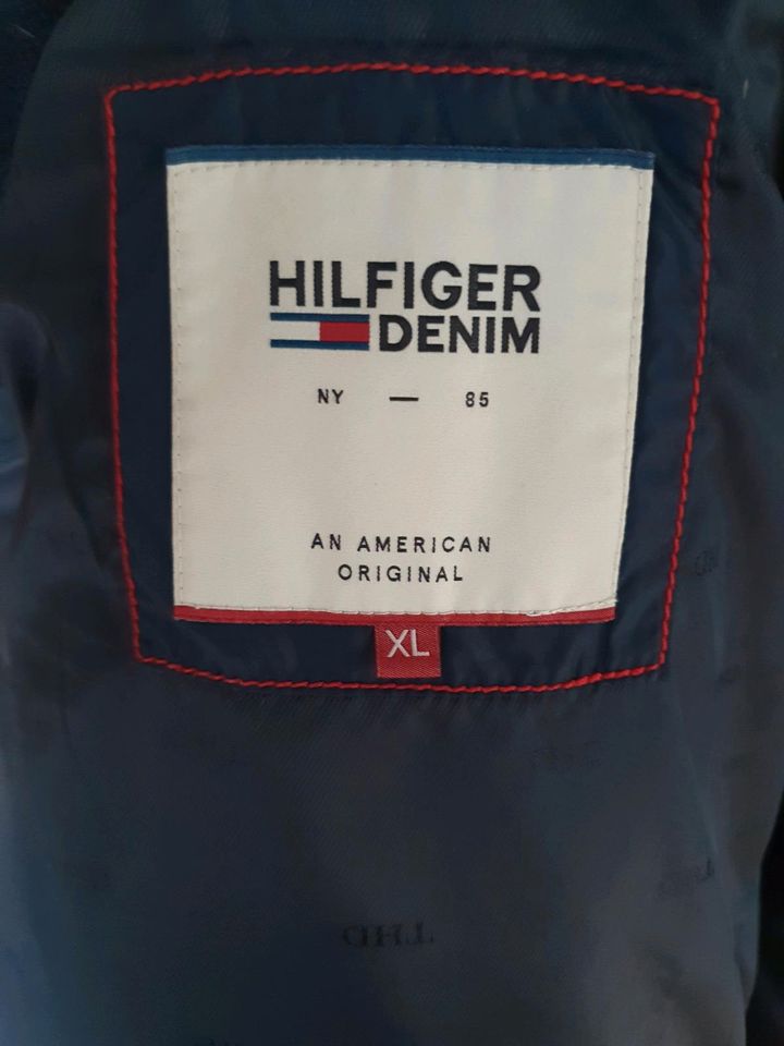 Blaue Daunen Jacke von Hilfiger Gr.XL in Lauenbrück
