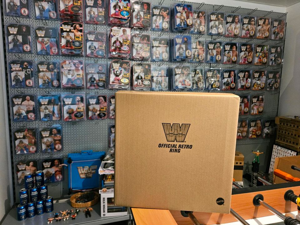 WWE Mattel Retro Wave 1 bis 5 und Ring in Herzogenaurach