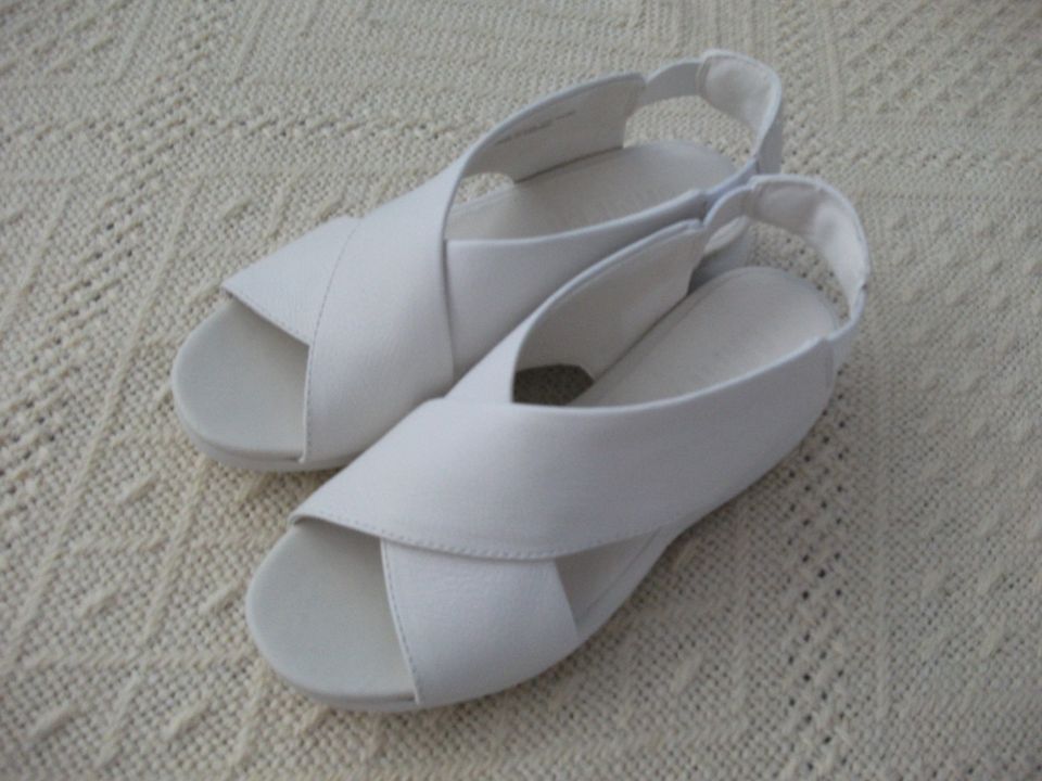 CAMPER Ledersandalen weiß Gr 35 NEU in Berlin