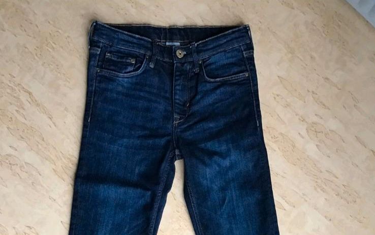 Jeans H&M Gr.26/30 in Brühl