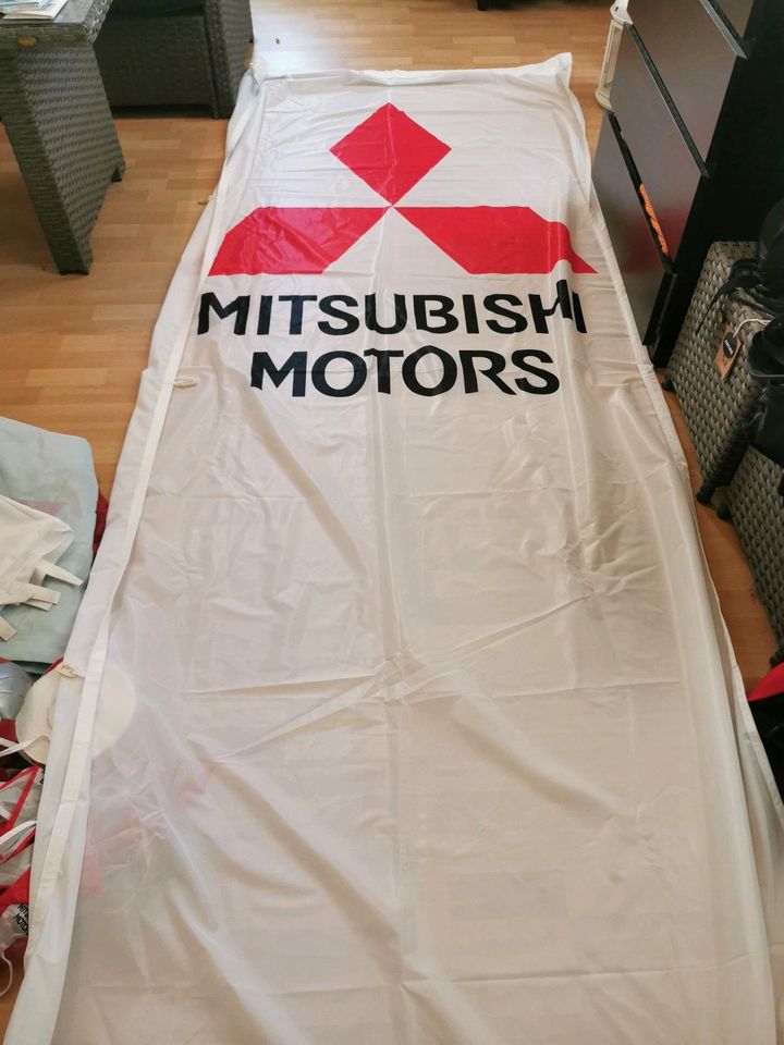 Mitsubishi Motors Fahnen, Wimpel, Absperrband in Güstrow