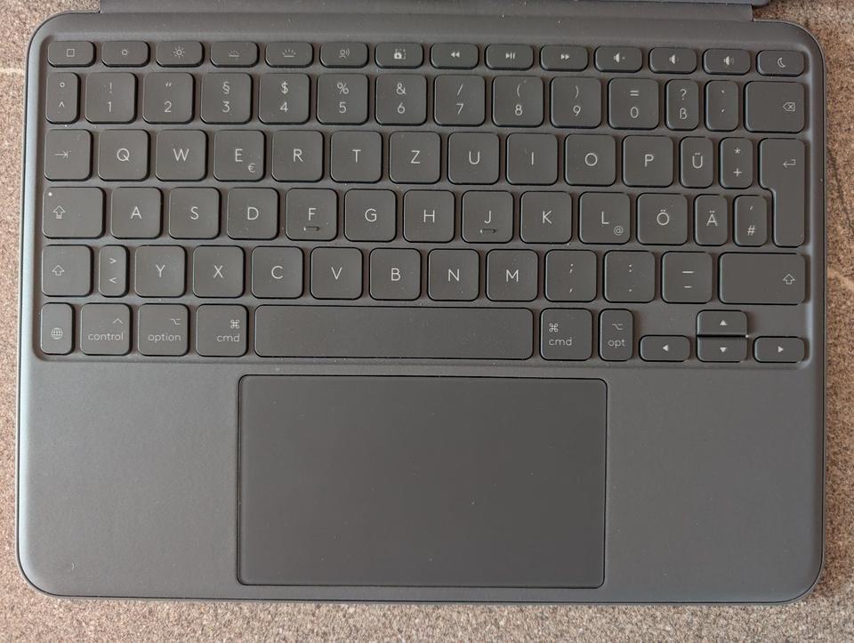 iPad Air M2 128GB space grau + Apple Pencil USBC + Logitech Combo in Biberbach