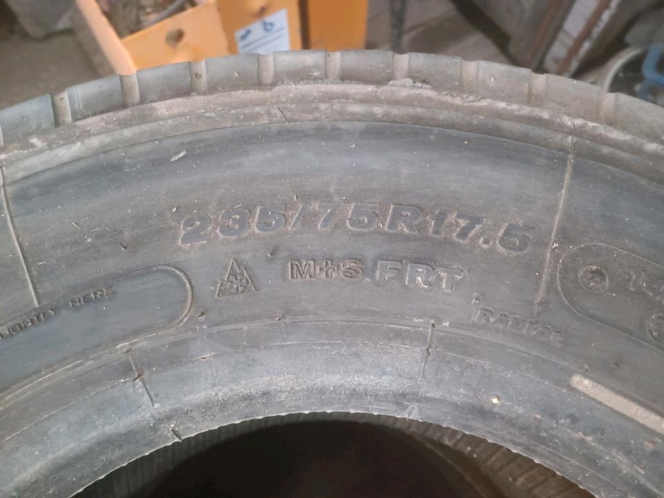 235/75R17.5 Bridgestone 8 Stück Reifen NP 355euro in Pulsnitz