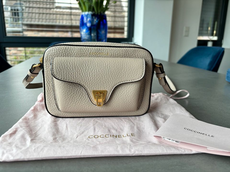 Coccinelle Echtledertasche / Umhängetasche in Köln