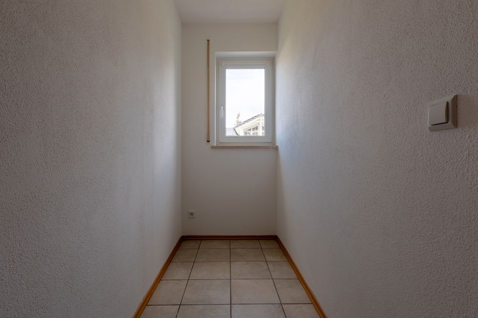 Niveauvolles Wohnen! Großzügige 3-Zimmer-Wohnung, kleine WEG, mit Tageslichtbad, gemütlichen Balkon in Passau