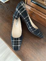 Sehr gut erhaltene DONNA LAURA Wildleder-Pumps Schuhe Gr. 39 Hessen - Biebergemünd Vorschau