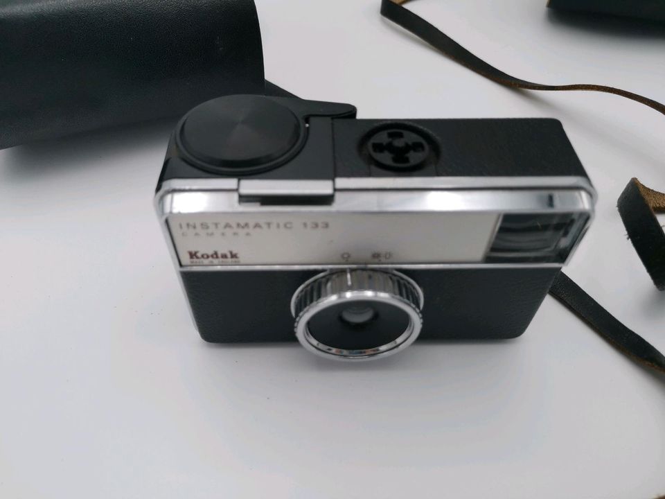 Set aus 3 Kameras Kodak Instamatic 133 (zwei davon mit Leder Etui in Nürnberg (Mittelfr)