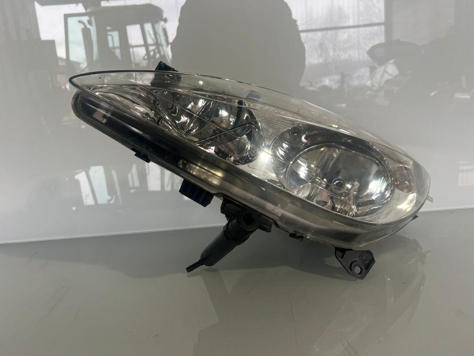 Scheinwerfer Peugeot 307 links 89309071 Frontscheinwerfer Lampe in Wilnsdorf