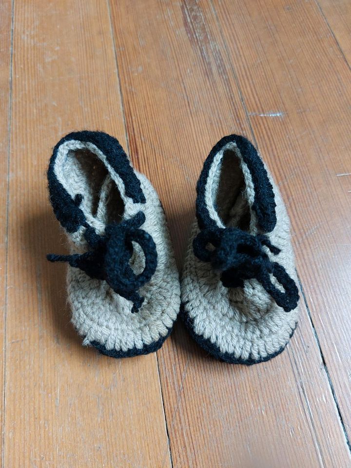 Woll-Schuhe Neugeborene Handmade in Saarbrücken