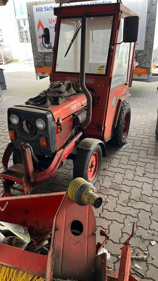 Agria 4800 Traktor mit Zubehör und Anbauteilen läuft top in Osterrönfeld