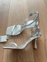 METALLIC-SANDALETTE MIT ABSATZ Silvber Gr. 38 Zara Hessen - Sulzbach Vorschau