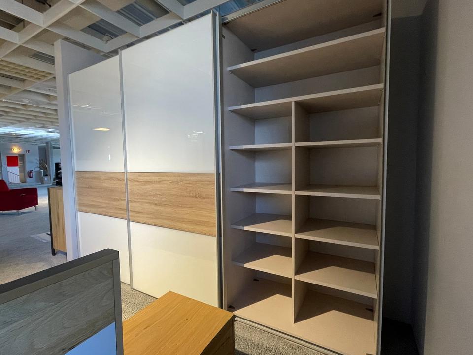 Schwebetürenschrank Weißglas Sonoma 300x222x68cm NP 3258,- in Ketsch