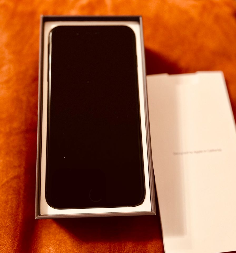 iPhone 8 Plus, Space Gray , 64 GB, in Ostfildern