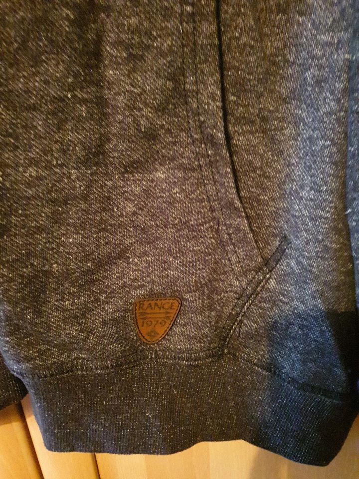 Hoodie mit Reißverschluss  Gr.XXXL top Zustand  schwarz und grau in Stade