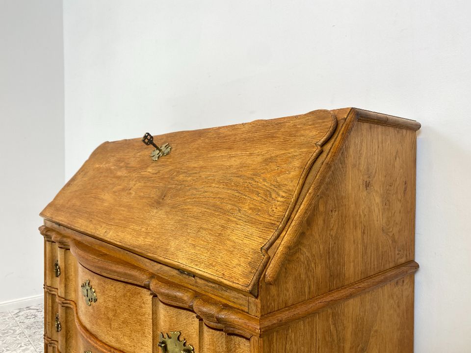 WMK Wunderschöner und gut erhaltener dänischer antiker Sekretär aus vollem Eichenholz mit klassischen Messingbeschlägen # Schreibtisch Desk Kommode Schreibschrank Schreibkommode Biedermeier Vintage in Berlin