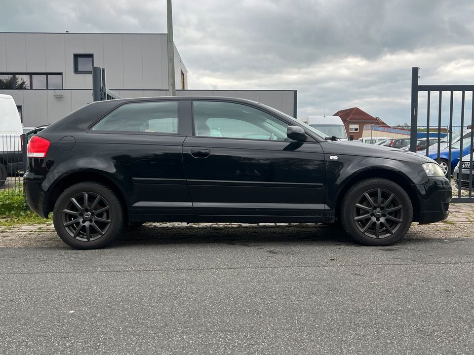 Audi A3 1.6 FSI 85kW Attraction KLIMATRONIC/EFH/ZV/FUNK/ALU FELGE in Südbrookmerland