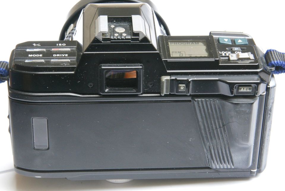 Minolta 7000 Maxum Kamera mit 35-70mm Objektiv und Blitzlicht in Radolfzell am Bodensee