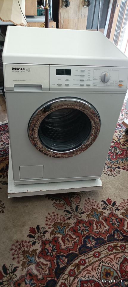 Miele Waschmaschine SOFTTRONIC W 2241 sehr guter Zustand in Unterdietfurt