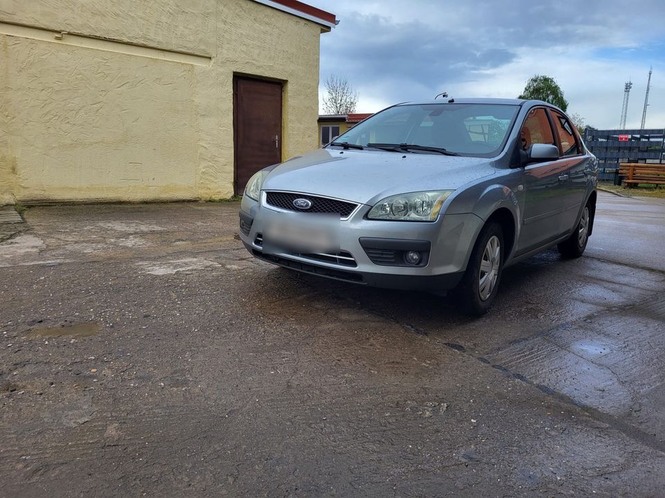 Ford Focus 1,6 Benzin Limousine in Magdeburg