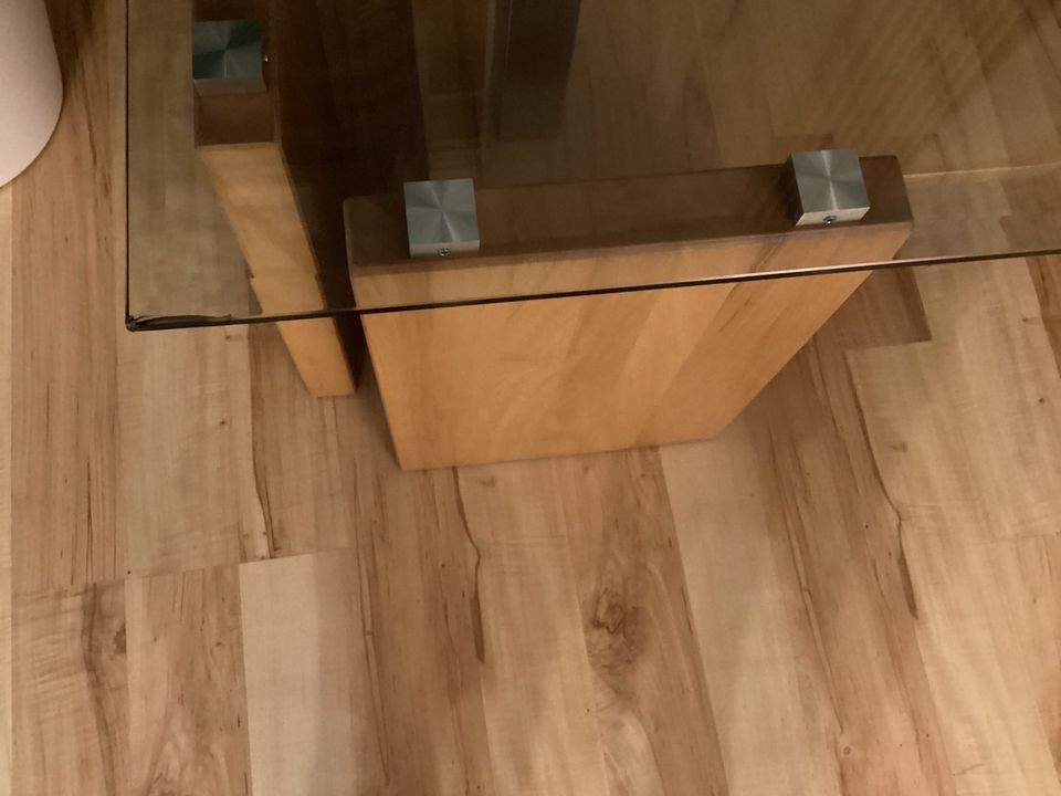 Couch-Tisch Massiholz mit Glasplatte in Nörten-Hardenberg
