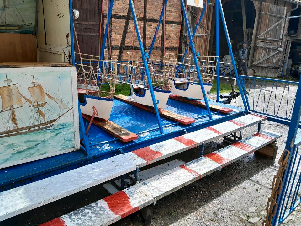 Schausteller Kirmes Kinderkarussell Karussell Fahrgeschäft Schiff in Volkmarsen