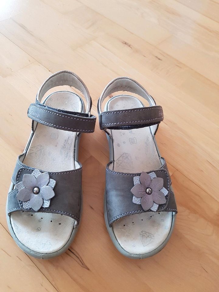 Primigi Mädchen Leder Sandalen Gr 35 in Speyer