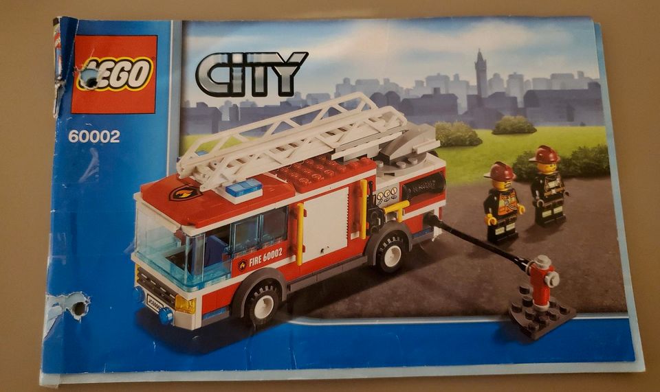 Lego City Feuerwehrfahrzeug 60002 und Einsatzwagen  60001 in Reichertshofen