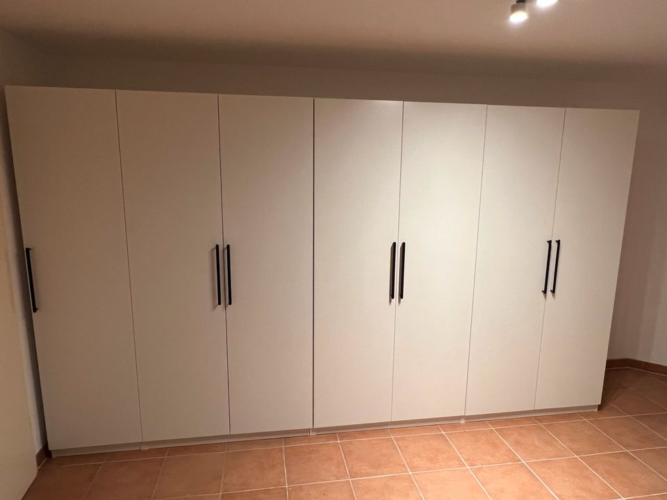 IKEA PAX Schrank Ab und Aufbau Service - Möbel Montage - PAX Umzug - Schrank Montage - Montage Service - Lampen installieren - Möbelmontage in Hamburg