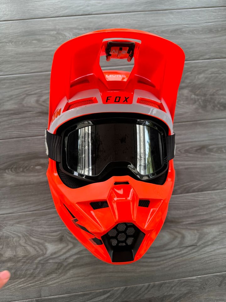 Motocross Helm Fox V1 Motorrad + Fox Brille!! in Petershagen