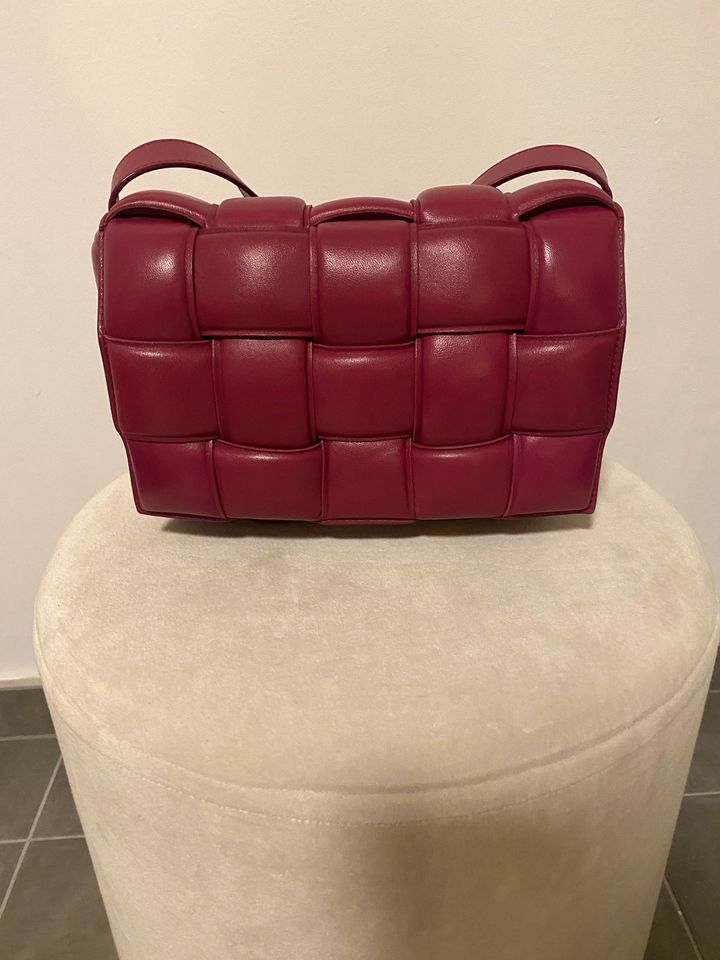 Bottega Veneta Padded Cassette Tasche in Saarbrücken