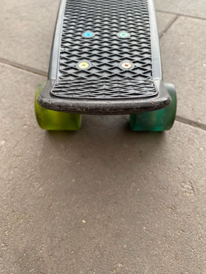 Skateboard Mini mit LED Rädern in schwarz in Wandlitz