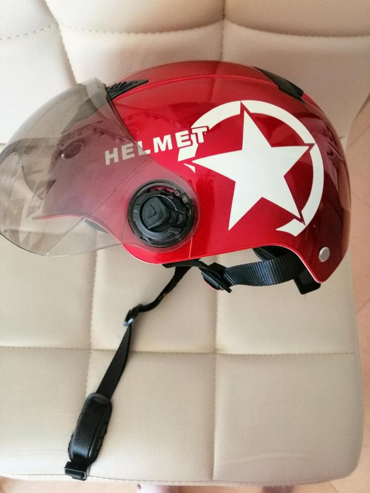 Helm universal in Berlin