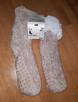 NEUE Damen Kuschelsocken Größe 35-38 mit Fell und ABS Noppen Hessen - Florstadt Vorschau