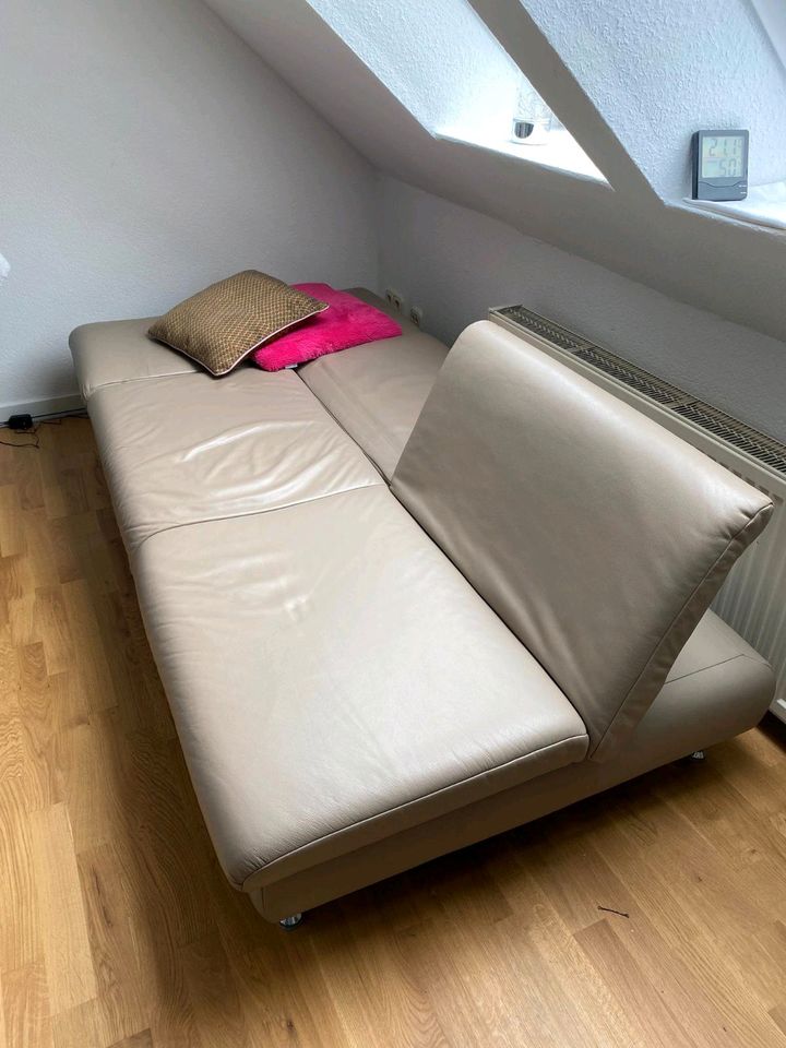 Individuelles Sofa mit Funktion und Echtlederbezug in Rosdorf