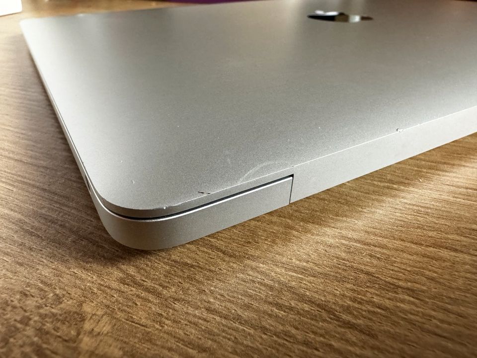 MacBook Air 13“ M1 2020  Silber 256GB SSD in Hiddenhausen